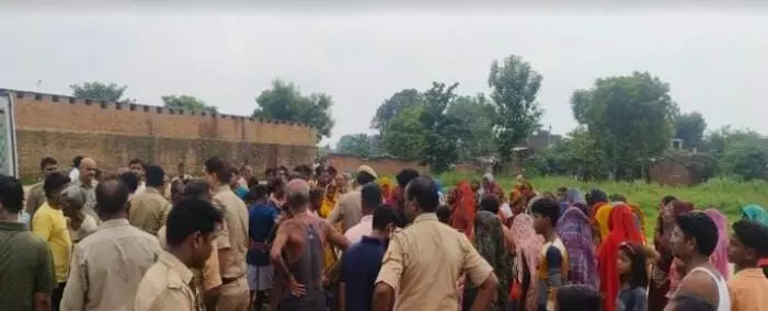 Prayagraj : बेदौली गांव स्थित तालाब में चार मासूम बच्चों के शव मिले, चारों तालाब में मछली पकड़ने गए थे