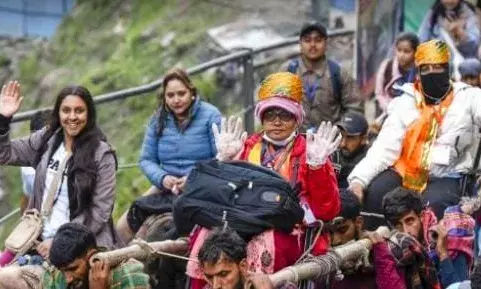 हर हर महादेव: 7 दिनों में 1 लाख से अधिक श्रद्धालु अमरनाथ पहुंचे, जानें इस बार सैन्य तैनाती कैसी है हर हर महादेव: 7 दिनों में 1 लाख से अधिक श्रद्धालु अमरनाथ पहुंचे, जानें इस बार सैन्य तैनाती कैसी है