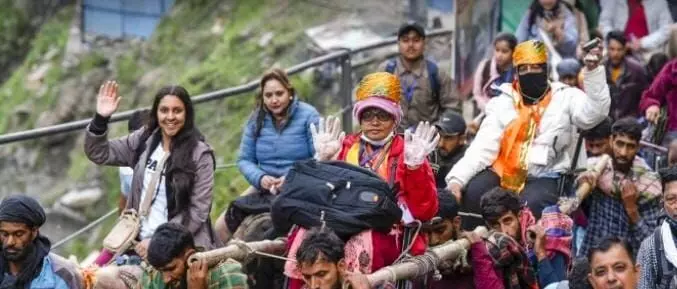 हर हर महादेव: 7 दिनों में 1 लाख से अधिक श्रद्धालु अमरनाथ पहुंचे, जानें इस बार सैन्य तैनाती कैसी है हर हर महादेव: 7 दिनों में 1 लाख से अधिक श्रद्धालु अमरनाथ पहुंचे, जानें इस बार सैन्य तैनाती कैसी है