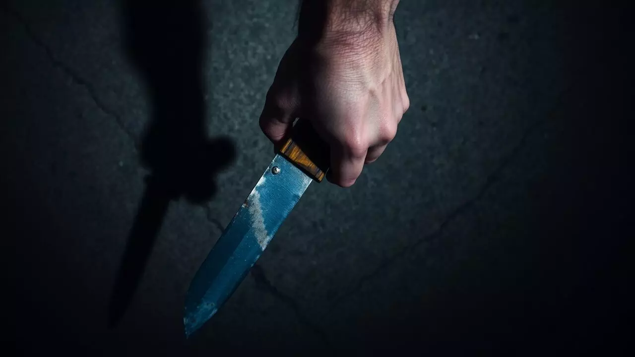जरा से पैसे के लेन-देन में 23 वर्षीय युवक की चाकू घोंपकर हत्या, जानिए कितने में गई जान जरा से पैसे के लेन-देन में 23 वर्षीय युवक की चाकू घोंपकर हत्या, जानिए कितने में गई जान