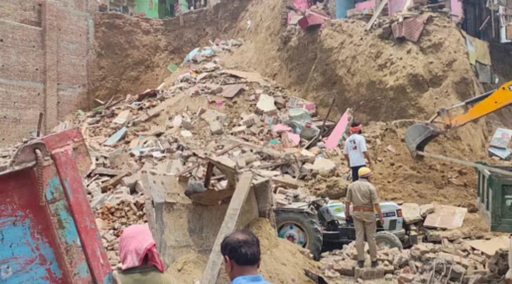 Mansun: पहाड़ी इलाकों में भारी बारिश ने 207 सड़कों को किया तबाह! जाने कितने सौ करोड़ का हो गया नुकसान Mansun: पहाड़ी इलाकों में भारी बारिश ने 207 सड़कों को किया तबाह! जाने कितने सौ करोड़ का हो गया नुकसान