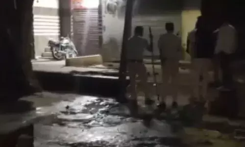 DELHI: आपसी विवाद में दो दोस्तों ने एक दूसरे को चाकू मारा, अस्पताल में दोनों की मौत, जानें पूरा मामला DELHI: आपसी विवाद में दो दोस्तों ने एक दूसरे को चाकू मारा, अस्पताल में दोनों की मौत, जानें पूरा मामला