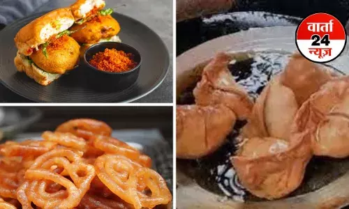 सिगरेट स्मोकिंग जितना ही खतरनाक समोसा-जलेबी! मोटापे के खिलाफ सरकार का बड़ा कदम, दुकानों में तेल और चीनी बोर्ड लगाने का आदेश सिगरेट स्मोकिंग जितना ही खतरनाक समोसा-जलेबी! मोटापे के खिलाफ सरकार का बड़ा कदम, दुकानों में तेल और चीनी बोर्ड लगाने का आदेश