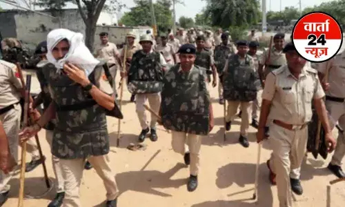 हरियाणा के नूंह जिले में हिंसा के दो साल बाद फिर निकल रही है धार्मिक यात्रा, इंटरनेट और SMS सेवाएं अस्थायी रूप से बंद, गौ रक्षक बिट्टू बजरंगी पर पाबंदी हरियाणा के नूंह जिले में हिंसा के दो साल बाद फिर निकल रही है धार्मिक यात्रा, इंटरनेट और SMS सेवाएं अस्थायी रूप से बंद, गौ रक्षक बिट्टू बजरंगी पर पाबंदी