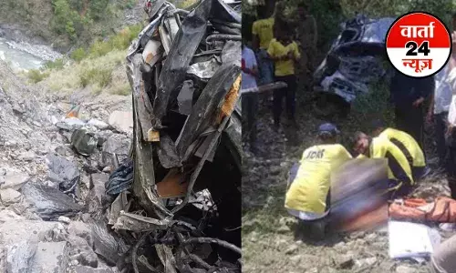 Jammu Kashmir : डोडा जिले में भीषण सड़क हादसा, खाई में गिरा टेम्पो ट्रेवलर, 5 की मौत 17 घायल Jammu Kashmir : डोडा जिले में भीषण सड़क हादसा, खाई में गिरा टेम्पो ट्रेवलर, 5 की मौत 17 घायल