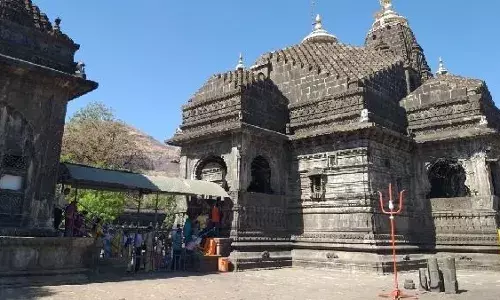 Sawan Special: भारत के इस मंदिर में एक साथ विराजमान है त्रिदेव, जानिए त्र्यंबकेश्वर ज्योतिर्लिंग की पौराणिक कथा Sawan Special: भारत के इस मंदिर में एक साथ विराजमान है त्रिदेव, जानिए त्र्यंबकेश्वर ज्योतिर्लिंग की पौराणिक कथा