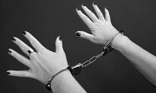 गुरुग्राम के मानेसर में दो स्पा सेंटर्स से सेक्स रैकेट का भंडाफोड़, तीन गिरफ्तार गुरुग्राम के मानेसर में दो स्पा सेंटर्स से सेक्स रैकेट का भंडाफोड़, तीन गिरफ्तार