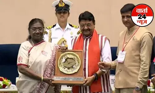 स्वच्छ सर्वेक्षण 2024 के नतीजे घोषित, इंदौर ने आठवीं बार मारी बाजी, फिर बना देश का सबसे साफ शहर, जानें बाकी शहरों का क्या है हाल स्वच्छ सर्वेक्षण 2024 के नतीजे घोषित, इंदौर ने आठवीं बार मारी बाजी, फिर बना देश का सबसे साफ शहर, जानें बाकी शहरों का क्या है हाल