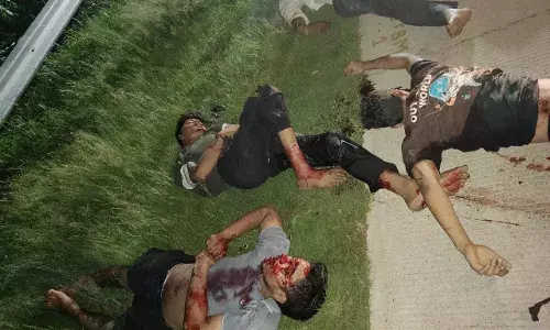 मथुरा: यमुना एक्सप्रेस-वे पर सड़क हादसे में पिता-पुत्र समेत छह लोगों की मौत, भीषण थी टक्कर मथुरा: यमुना एक्सप्रेस-वे पर सड़क हादसे में पिता-पुत्र समेत छह लोगों की मौत, भीषण थी टक्कर