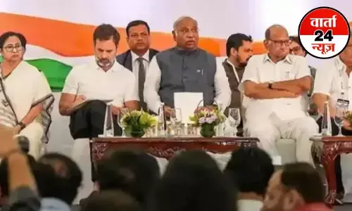 Monsoon Session: इंडिया गठबंधन की आज अहम बैठक! आप ने बनाई दूरी, जानें मीटिंग में किन मुद्दों पर होगी चर्चा Monsoon Session: इंडिया गठबंधन की आज अहम बैठक! आप ने बनाई दूरी, जानें मीटिंग में किन मुद्दों पर होगी चर्चा