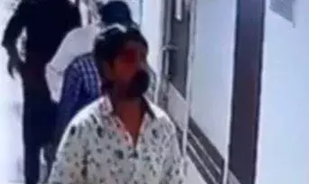 PATNA: चंदन मिश्रा हत्याकांड का मुख्य आरोपी बादशाह गिरफ्तार, कार से भाग रहा था PATNA: चंदन मिश्रा हत्याकांड का मुख्य आरोपी बादशाह गिरफ्तार, कार से भाग रहा था