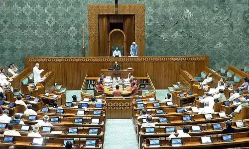 मानसून सत्र की हंगामेदार शुरुआत! लोकसभा में ऑपरेशन सिंदूर तो राज्यसभा में उठा एअर इंडिया हादसे का मुद्दा, लोस 2 बजे तक के लिए स्थगित मानसून सत्र की हंगामेदार शुरुआत! लोकसभा में ऑपरेशन सिंदूर तो राज्यसभा में उठा एअर इंडिया हादसे का मुद्दा, लोस 2 बजे तक के लिए स्थगित