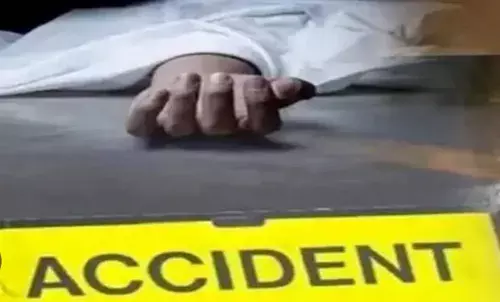 तेज रफ्तार का कहर: बीकानेर हाईवे पर दो कारें आपस में भिड़ीं, पांच लोगों की मौत, चार घायल तेज रफ्तार का कहर: बीकानेर हाईवे पर दो कारें आपस में भिड़ीं, पांच लोगों की मौत, चार घायल