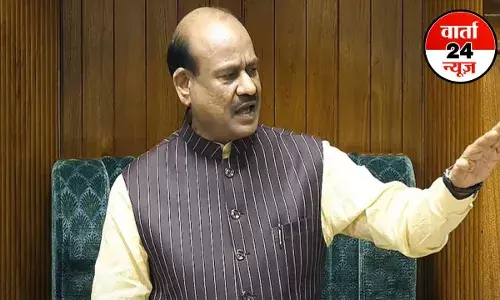 Monsoon Session: आप सड़क का व्यवहार संसद में कर रहे हैं...विपक्ष पर भड़के ओम बिरला, लोकसभा की कार्यवाही 2 बजे तक स्थगित Monsoon Session: आप सड़क का व्यवहार संसद में कर रहे हैं...विपक्ष पर भड़के ओम बिरला, लोकसभा की कार्यवाही 2 बजे तक स्थगित