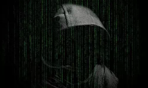 गाड़ियों के लिए फर्जी हाई-सिक्योरिटी रजिस्ट्रेशन प्लेट वेबसाइट बनाकर लोगों से ठगी करने वाला गिरफ्तार गाड़ियों के लिए फर्जी हाई-सिक्योरिटी रजिस्ट्रेशन प्लेट वेबसाइट बनाकर लोगों से ठगी करने वाला गिरफ्तार