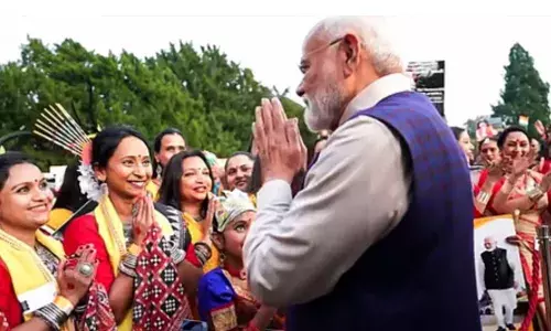 PM Modi: पीएम को देखते ही मोदी-मोदी के नारे लगाने लगे लंदनवासी, प्रधानमंत्री 2 दिन के ब्रिटेन दौरे पर PM Modi: पीएम को देखते ही मोदी-मोदी के नारे लगाने लगे लंदनवासी, प्रधानमंत्री 2 दिन के ब्रिटेन दौरे पर