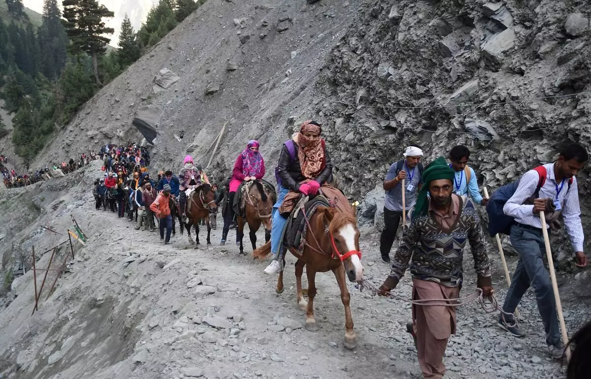अमरनाथ यात्रा: अब तक 3.42 लाख श्रद्धालुओं ने किया बाबा बर्फानी का दर्शन, जानें कब पूरी होगी यात्रा अमरनाथ यात्रा: अब तक 3.42 लाख श्रद्धालुओं ने किया बाबा बर्फानी का दर्शन, जानें कब पूरी होगी यात्रा