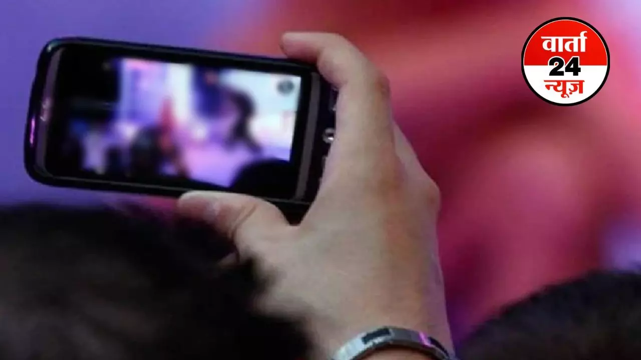 Sextortion: पूर्व प्रेमी के साथ युवती कर रही थी सेक्स, नया Boyfriend बना रहा था वीडियो! इसके बाद जो खेल हुआ वह जानकर हो जाएंगे हैरान Sextortion: पूर्व प्रेमी के साथ युवती कर रही थी सेक्स, नया Boyfriend बना रहा था वीडियो! इसके बाद जो खेल हुआ वह जानकर हो जाएंगे हैरान