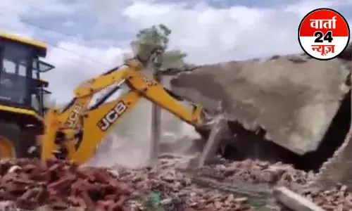 UP: धर्मांतरण के आरोपी छांगुर के भतीजे सबरोज पर बड़ी कार्रवाई! घर पर चला बुलडोजर, देखते-देखते संपत्ति हुई जमींदोज UP: धर्मांतरण के आरोपी छांगुर के भतीजे सबरोज पर बड़ी कार्रवाई! घर पर चला बुलडोजर, देखते-देखते संपत्ति हुई जमींदोज