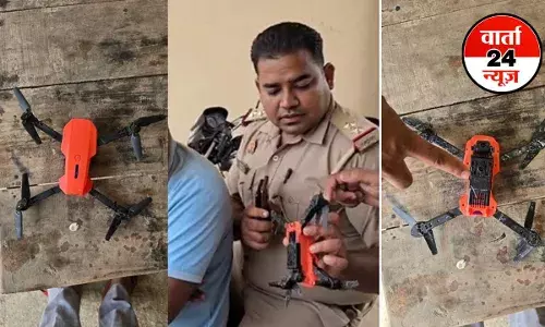 ड्रोन की दहशत के बीच चोर बता बिजलीकर्मी और उसके भाई को पीटा, एसएसपी ने कहा आसमान में इन लाइट को ड्रोन ना समझें, जानें कौन-कौन सी लाइट ड्रोन की दहशत के बीच चोर बता बिजलीकर्मी और उसके भाई को पीटा, एसएसपी ने कहा आसमान में इन लाइट को ड्रोन ना समझें, जानें कौन-कौन सी लाइट