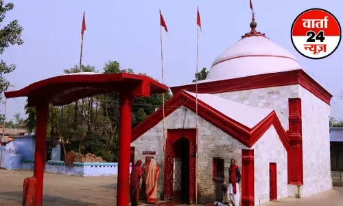 Mahishi Ugratara Temple: 700 साल पुराने इस मंदिर में देवी के बाल रूप की होती है पूजा, तंत्र साधना के लिए विशेष है स्थान, जानें मंदिर के बारे में Mahishi Ugratara Temple: 700 साल पुराने इस मंदिर में देवी के बाल रूप की होती है पूजा, तंत्र साधना के लिए विशेष है स्थान, जानें मंदिर के बारे में