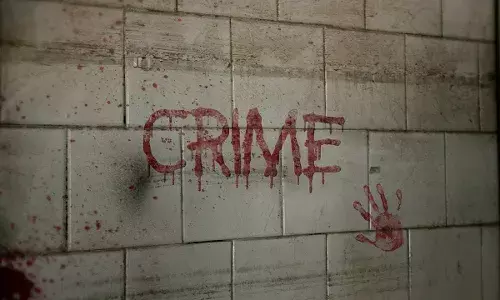 महिला की दुर्घटनावश मौत निकली हत्या, पति और ऑनलाइन गेम के आदी सौतेले बेटे को किया गया गिरफ्तार महिला की दुर्घटनावश मौत निकली हत्या, पति और ऑनलाइन गेम के आदी सौतेले बेटे को किया गया गिरफ्तार