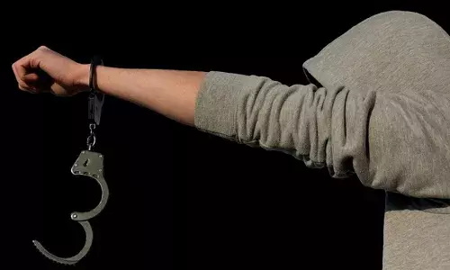 साइबर ठगों के बैंक खाते को संभालने के आरोप में ठाणे निवासी गिरफ्तार साइबर ठगों के बैंक खाते को संभालने के आरोप में ठाणे निवासी गिरफ्तार