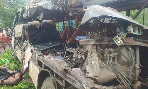 झारखंड के देवघर में भीषण हादसा! 18 कांवड़ियों की दर्दनाक मौत, राहत कार्य में जुटा प्रशासन झारखंड के देवघर में भीषण हादसा! 18 कांवड़ियों की दर्दनाक मौत, राहत कार्य में जुटा प्रशासन