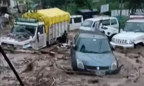 हिमाचल में भूस्खलन से भारी तबाही! कई मकान, सड़कें और वाहन चपेट में आए, दो लोगों की मौत हिमाचल में भूस्खलन से भारी तबाही! कई मकान, सड़कें और वाहन चपेट में आए, दो लोगों की मौत