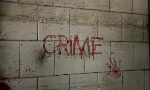 दिल्ली के नरेला में महिला की संदिग्ध मौत, दोस्त हिरासत में दिल्ली के नरेला में महिला की संदिग्ध मौत, दोस्त हिरासत में