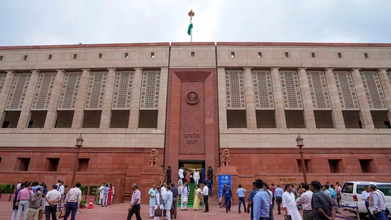 सांसदों के सहायकों को सरकारी भवनों में बेरोकटोक प्रवेश की अनुमति नहीं: सरकार सांसदों के सहायकों को सरकारी भवनों में बेरोकटोक प्रवेश की अनुमति नहीं: सरकार