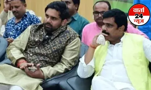 बाहुबली आनंद मोहन के विधायक बेटे चेतन आनंद ने पटना एम्स में मचाया बवाल! अस्पताल सुरक्षाकर्मियों और डॉक्टरों के साथ की हिंसक झड़प बाहुबली आनंद मोहन के विधायक बेटे चेतन आनंद ने पटना एम्स में मचाया बवाल! अस्पताल सुरक्षाकर्मियों और डॉक्टरों के साथ की हिंसक झड़प