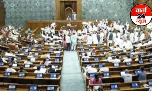 संसद परिसर में SIR के खिलाफ विपक्ष का प्रदर्शन! लोकसभा में सदन की कार्यवाही शुरू होते ही जोरदार हंगामा, 2 बजे तक स्थगित संसद परिसर में SIR के खिलाफ विपक्ष का प्रदर्शन! लोकसभा में सदन की कार्यवाही शुरू होते ही जोरदार हंगामा, 2 बजे तक स्थगित