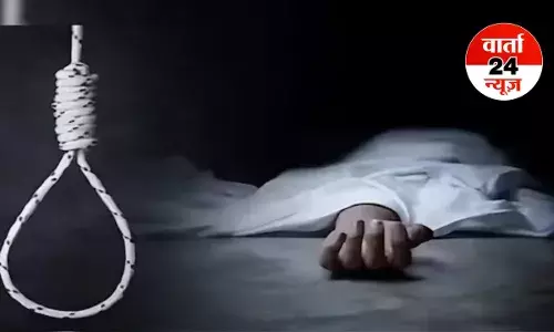 हॉस्टल में 18 वर्षीय छात्रा की संदिग्ध हालात में मौत, पिता ने कहा मेरी बहादुर बेटी ने रैगिंग का विरोध किया था, हत्या का आरोप हॉस्टल में 18 वर्षीय छात्रा की संदिग्ध हालात में मौत, पिता ने कहा मेरी बहादुर बेटी ने रैगिंग का विरोध किया था, हत्या का आरोप
