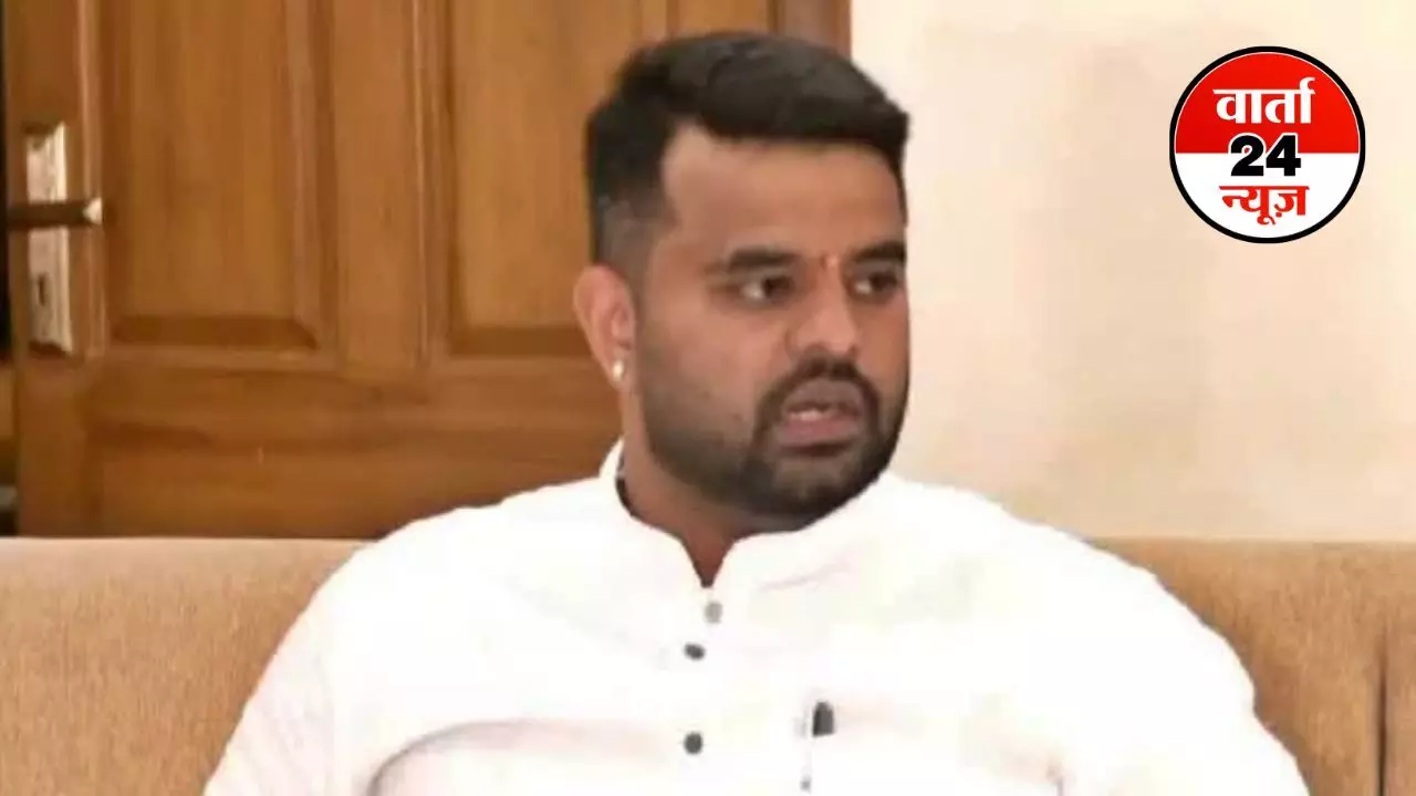 यौन शोषण और दुष्कर्म मामले में प्रज्वल रेवन्ना दोषी करार! कल होगा सजा का ऐलान, जानें पूरा मामला यौन शोषण और दुष्कर्म मामले में प्रज्वल रेवन्ना दोषी करार! कल होगा सजा का ऐलान, जानें पूरा मामला