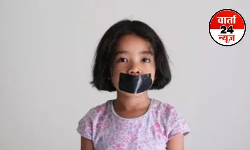 Radhe-Radhe: प्रिंसिपल ने किया छोटी बच्ची के साथ अमानवीय व्यवहार... राधे-राधे बोलने पर बच्ची को मारा और मुंह पर टेप चिपका दिया !