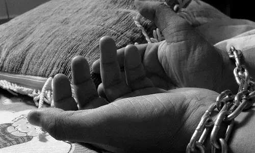 झारखंड के हजारीबाग में अंतरराष्ट्रीय मानव तस्करी का भंडाफोड़, पांच गिरफ्तार झारखंड के हजारीबाग में अंतरराष्ट्रीय मानव तस्करी का भंडाफोड़, पांच गिरफ्तार