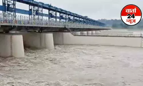 उत्तरकाशी में बाढ़ के बाद HARIDWAR में भी हाई अलर्ट! खतरे के निशान से ऊपर आई गंगा, प्रशासन ने घाटों और नदी किनारे जाने से किया मना उत्तरकाशी में बाढ़ के बाद HARIDWAR में भी हाई अलर्ट! खतरे के निशान से ऊपर आई गंगा, प्रशासन ने घाटों और नदी किनारे जाने से किया मना