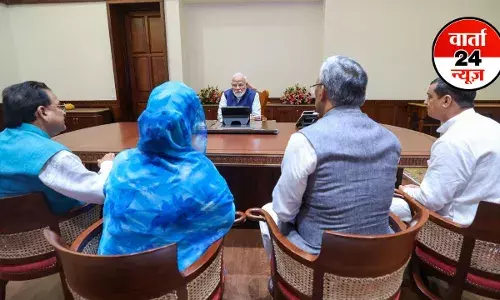Dharali Cloudburst: उत्तराखंड के बीजेपी सांसद ने पीएम मोदी से की मुलाकात! राहत-बचाव कार्यों की प्रगति पर की चर्चा, प्रभावित परिवारों से मिले CM धामी Dharali Cloudburst: उत्तराखंड के बीजेपी सांसद ने पीएम मोदी से की मुलाकात! राहत-बचाव कार्यों की प्रगति पर की चर्चा, प्रभावित परिवारों से मिले CM धामी