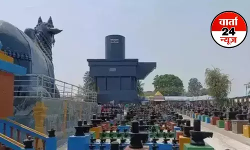 महादेव के इस मंदिर में हैं 1 करोड़ से ज्यादा शिवलिंग, जानें एशिया के सबसे बड़े शिवलिंग के बारे में महादेव के इस मंदिर में हैं 1 करोड़ से ज्यादा शिवलिंग, जानें एशिया के सबसे बड़े शिवलिंग के बारे में