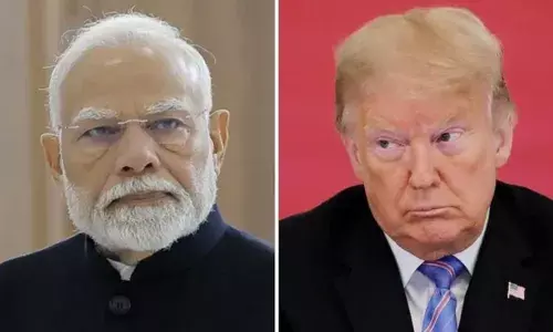 ट्रम्प ने रूसी तेल आयात पर भारतीय सामानों पर 50 प्रतिशत टैरिफ लगाया ट्रम्प ने रूसी तेल आयात पर भारतीय सामानों पर 50 प्रतिशत टैरिफ लगाया