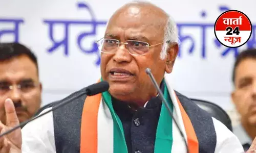 US Tariff: मोदी सरकार बढ़े टैरिफ के संकट से निपटने में हुई नाकाम, खरगे ने केंद्र पर निशाना साधा US Tariff: मोदी सरकार बढ़े टैरिफ के संकट से निपटने में हुई नाकाम, खरगे ने केंद्र पर निशाना साधा