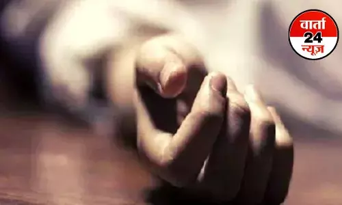 पत्नी को प्रेमी से फोन पर बात करते हुए पकड़ना पति को पड़ा भारी! पत्नी ने प्रेमी के साथ मिलकर पति को इस तरह से मरवा दिया पत्नी को प्रेमी से फोन पर बात करते हुए पकड़ना पति को पड़ा भारी! पत्नी ने प्रेमी के साथ मिलकर पति को इस तरह से मरवा दिया