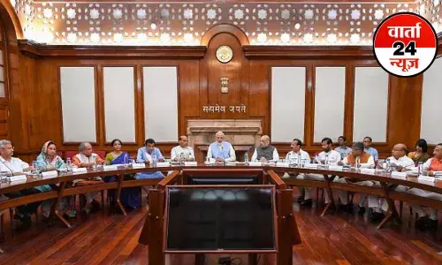 मोदी कैबिनेट की बैठक में 52,667 करोड़ के पैकेज को मंजूरी, रसोई गैस को सस्ता करने के लिए 30,000 करोड़ किए आवंटित