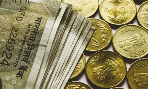 नकली आईटी छापे की कहानी से कपल ने उड़ाए ₹2.16 करोड़, पति गिरफ्तार, पत्नी फरार नकली आईटी छापे की कहानी से कपल ने उड़ाए ₹2.16 करोड़, पति गिरफ्तार, पत्नी फरार