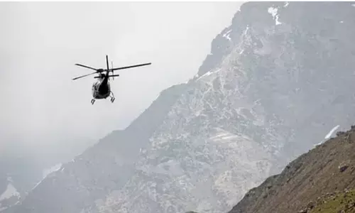 कुलगाम में आतंकियों के साथ सेना के जवानों की मुठभेड़ जारी, दो जवान शहीद, कई घायल कुलगाम में आतंकियों के साथ सेना के जवानों की मुठभेड़ जारी, दो जवान शहीद, कई घायल