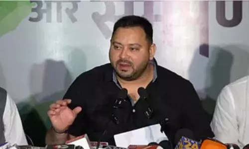 Bihar Election: तेजस्वी यादव ने बिहार के डिप्टी सीएम पर दो EPIC नंबर होने का किया दावा! चुनाव आयोग को दी कार्रवाई की चुनौती Bihar Election: तेजस्वी यादव ने बिहार के डिप्टी सीएम पर दो EPIC नंबर होने का किया दावा! चुनाव आयोग को दी कार्रवाई की चुनौती