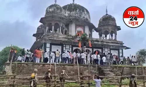 फतेहपुर में ऐतिहासिक मकबरा स्थल पर हुए बवाल के बाद पुलिस एक्शन मोड में, 160 के खिलाफ केस दर्ज, आरोप-प्रत्यारोप का दौर जारी फतेहपुर में ऐतिहासिक मकबरा स्थल पर हुए बवाल के बाद पुलिस एक्शन मोड में, 160 के खिलाफ केस दर्ज, आरोप-प्रत्यारोप का दौर जारी