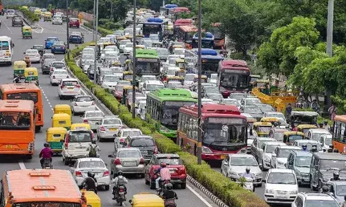 Delhi NCR वालों को सुप्रीम कोर्ट ने दी चार हफ्तों की मोहलत! कहा- पुराने वाहनों के मालिकों पर नहीं होगी कोई दंडात्मक कार्रवाई Delhi NCR वालों को सुप्रीम कोर्ट ने दी चार हफ्तों की मोहलत! कहा- पुराने वाहनों के मालिकों पर नहीं होगी कोई दंडात्मक कार्रवाई