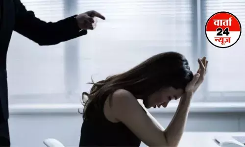 महिला अधिकारियों ने नोएडा के आईएएस अधिकारी संदीप भागिया पर लगाया गंभीर शोषण का आरोप... देर रात करते हैं वीडियो कॉल